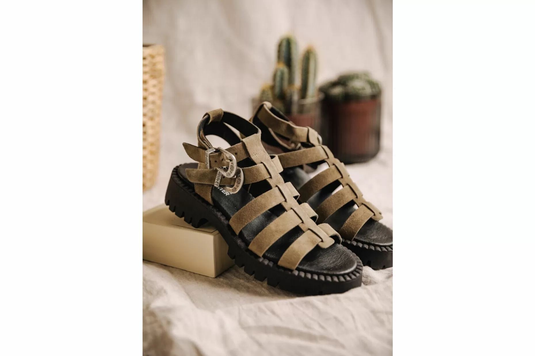 Freeman T Porter Carmindy Suede Leather Sandals Woman, Truffle Online