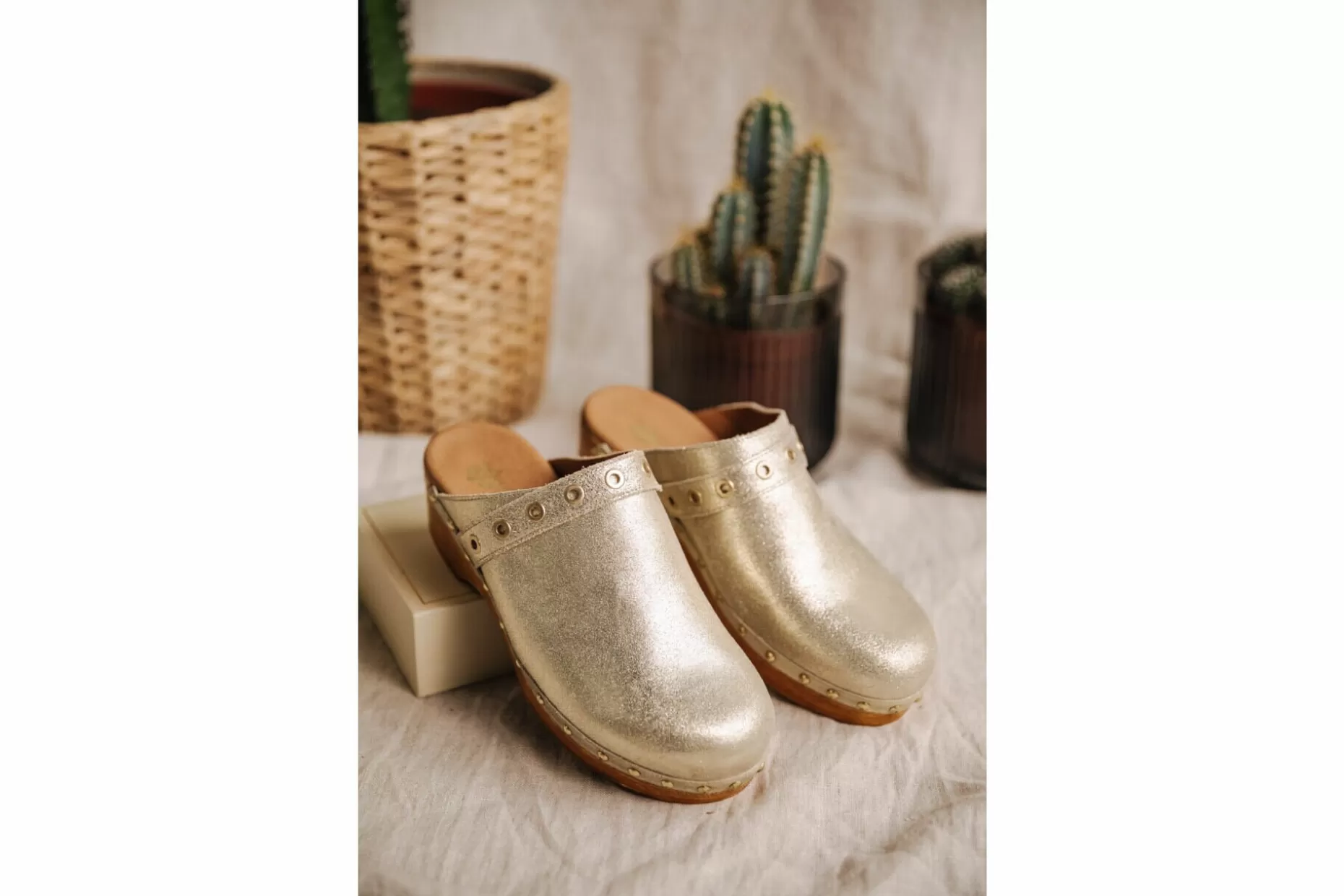 Freeman T Porter Margarita Eyelet Leather Clogs Woman, Gold Cheap