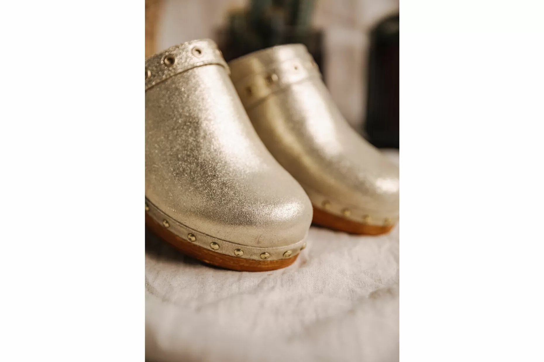 Freeman T Porter Margarita Eyelet Leather Clogs Woman, Gold Cheap